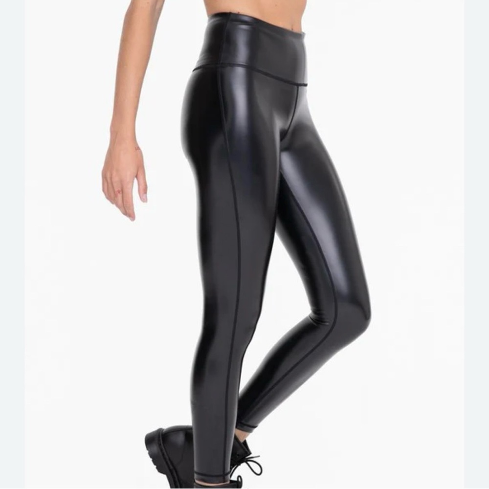 NWOT Shiny Black liquid leggings size small/2